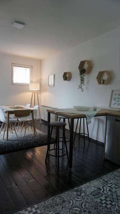 Cosy Apartment In The Heart Of スコピエ エクステリア 写真